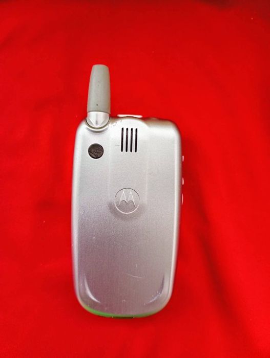 Motorola v600 ( decodat, baterie foarte buna)