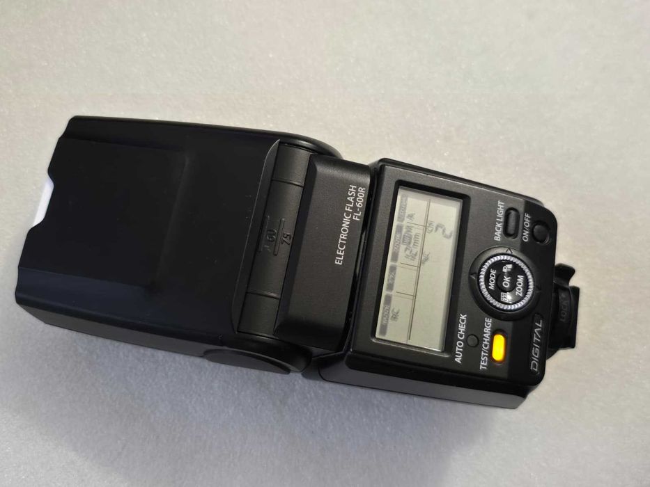 Blit Olympus FL-600R Electronic Flash, Wireless RC, LED 12mm