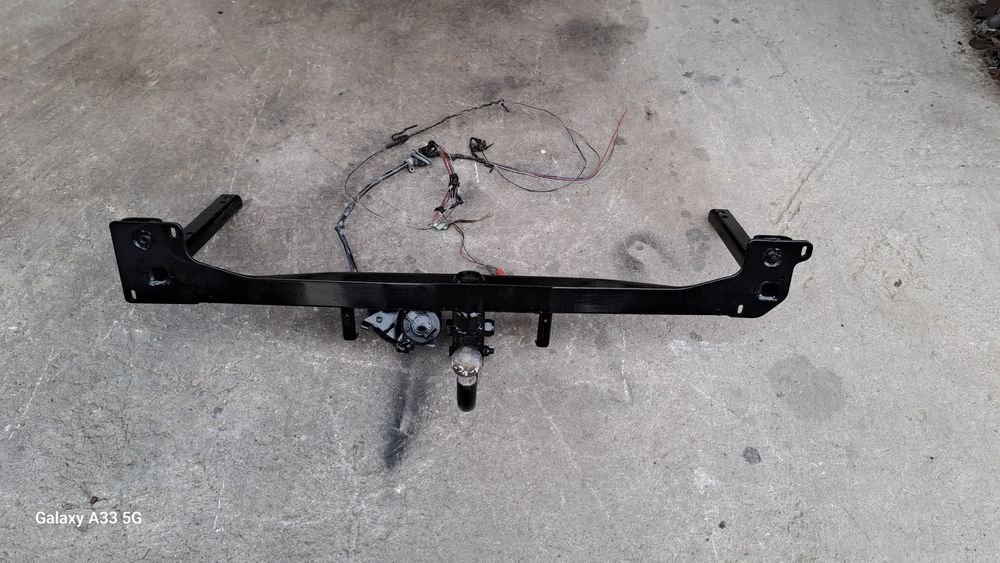 Теглич Оригинален за Ауди А6 Ц4/ Audi A6  C4 комби