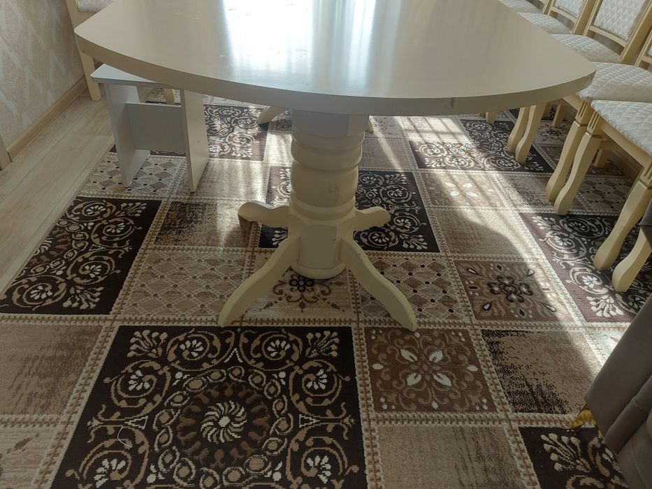 Стол,стулья новый бежевые