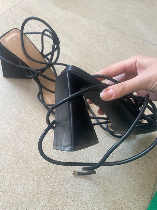 Обувки с дебел ток