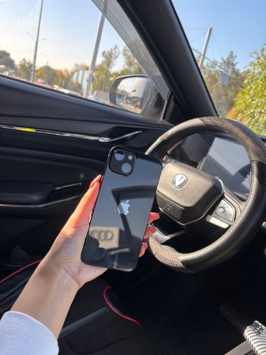 iPhone 13 теёмно-синий цвет