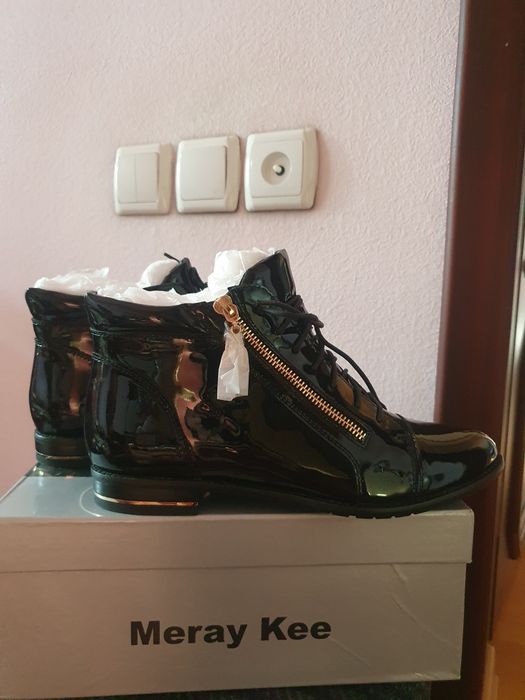 Лакированные ботинки