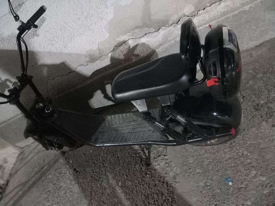 Скутер сосо сотилади