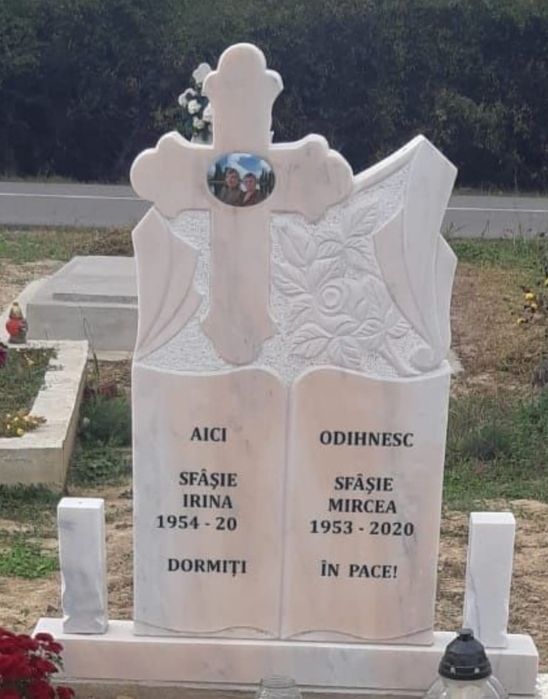 Cruci de marmură, monumente funerare