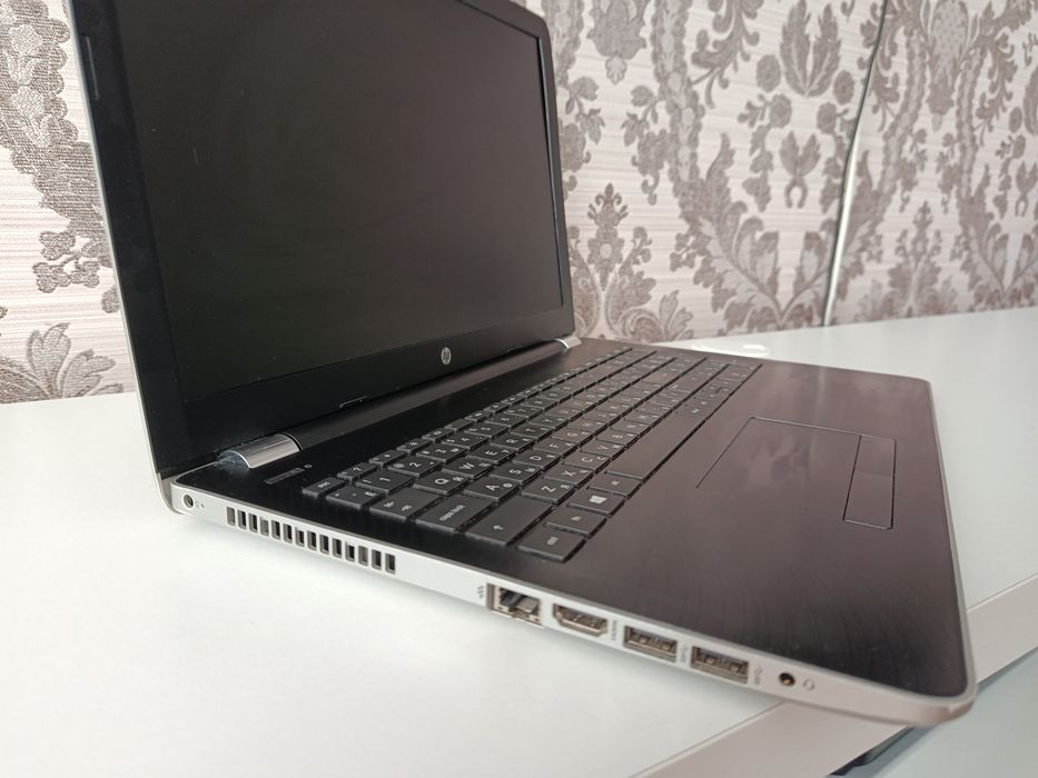 Ноутбук HP 15-bs-560ur