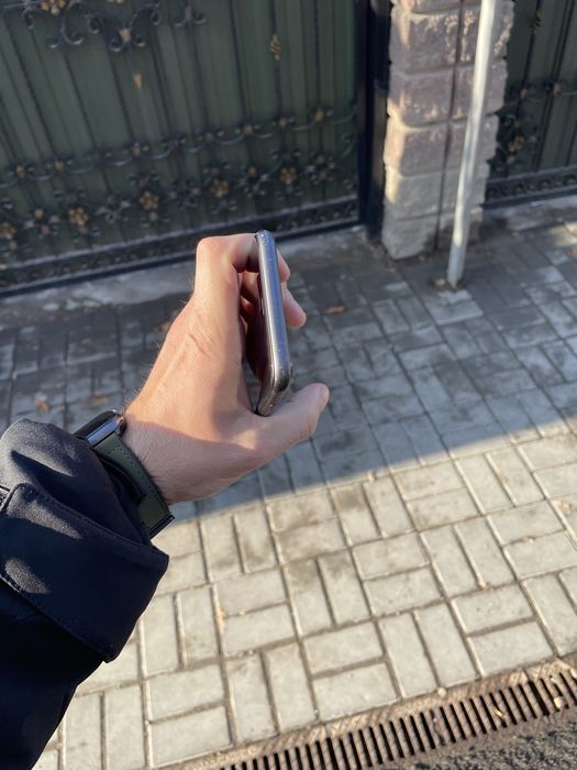 Продам телефон айфон 11