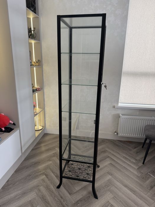 Витрина Икеа в отличном состоянии