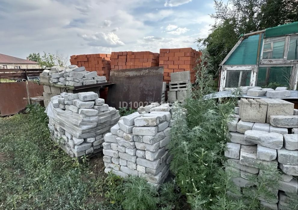 коттедж вместе со стройматериалами