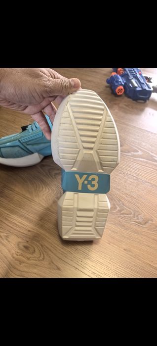 продам кроссовки