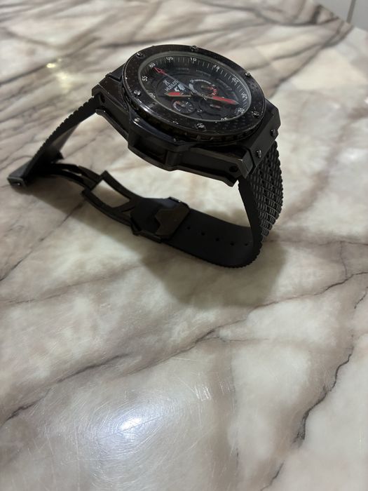 Часовник “Hublot”-с  механичен  хронограф