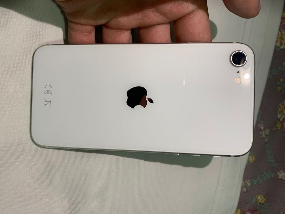 Iphone se 2 поколения