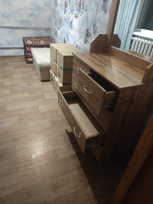 Комод с зеркалом