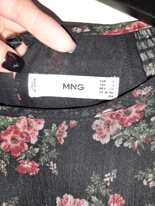 Черна рокля на цветя, Mango