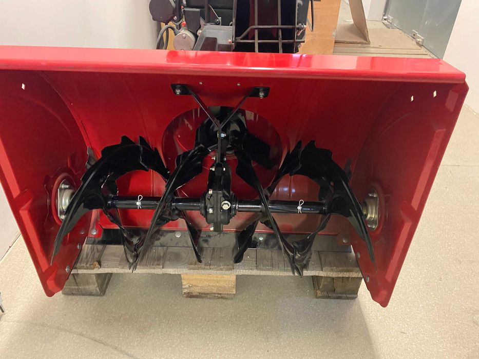 076902	Снегорин бензинов 5.2kW 71сm 5+2 ск. 2LED RD-GST04