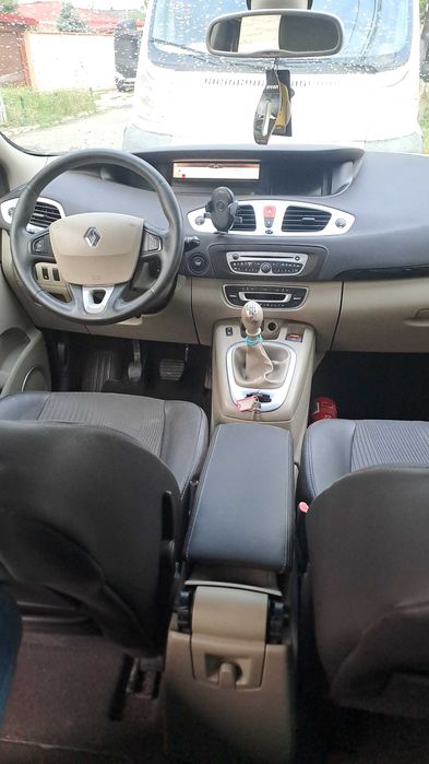 RENAULT Grand Scenic 2010 — imagine 3