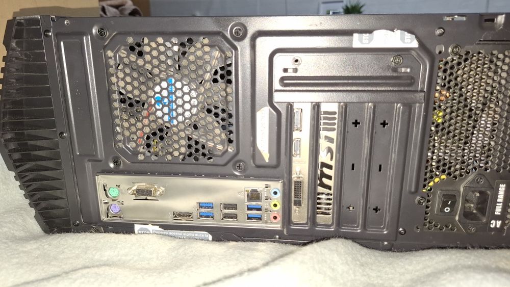 Vand pc ryzen 5 1400,gtx 10502gb