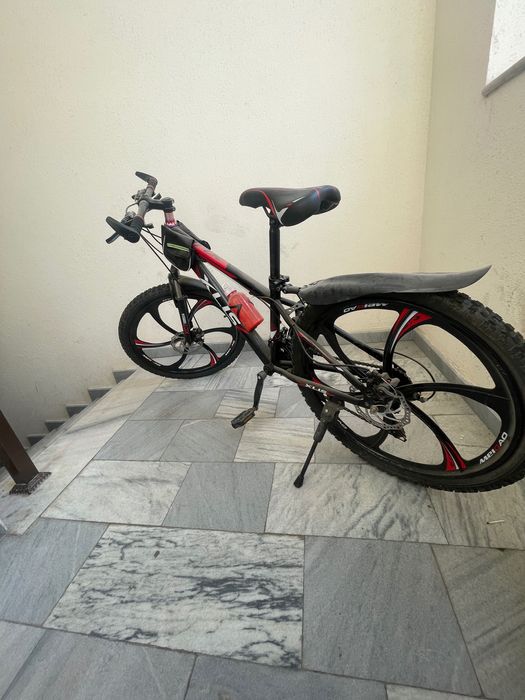 xolati yangi 2oy oldn olingan faqat turgan uchulmagan razmer 24