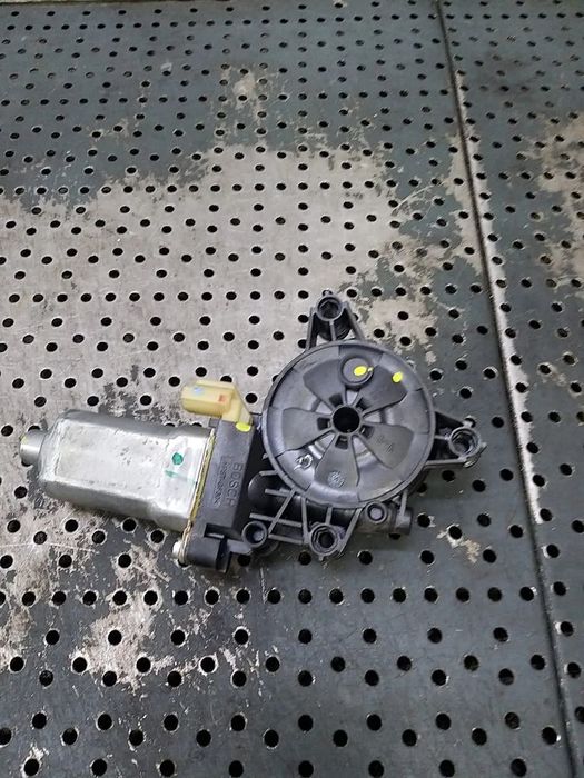 Motoras macara stanga fata hyundai i10 ba ia