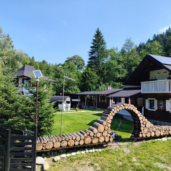 Închiriez cabană în Bucovina  la 8 km de Gura Humorului.