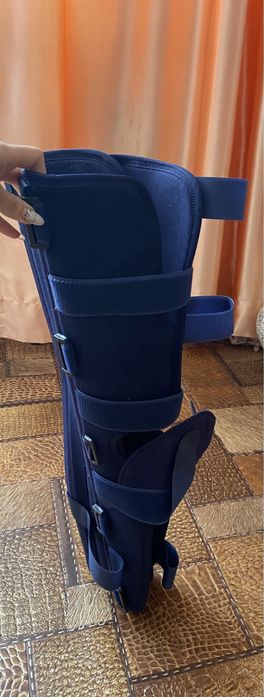 Наколленик с металлическими шарнирами