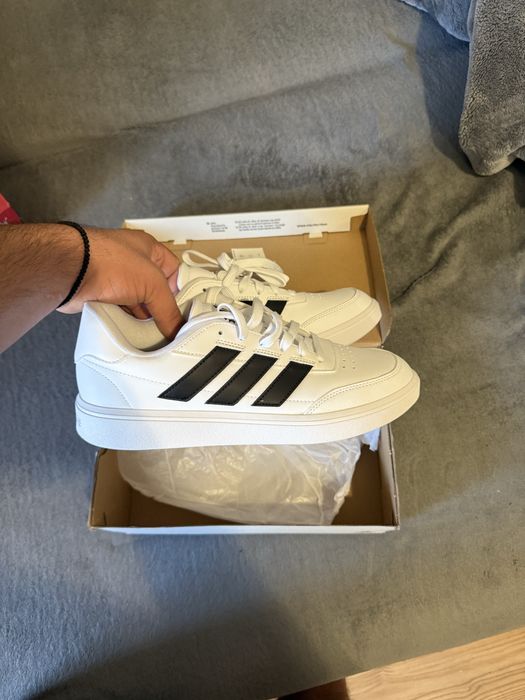 papuci adidas albi