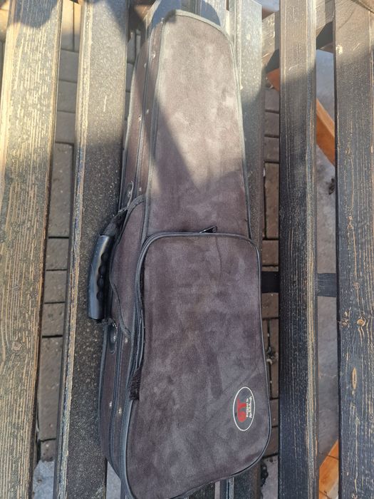 Скрипка со смычком и чехлом