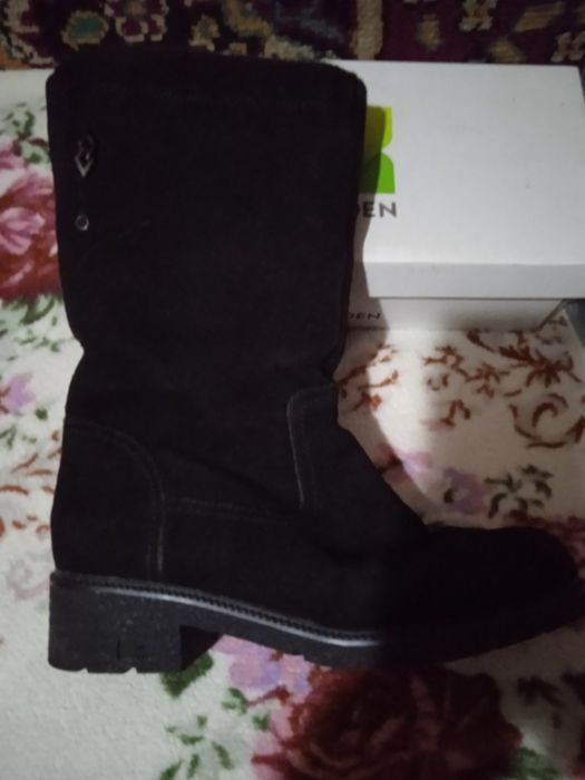 Продам женские зимние сапоги
