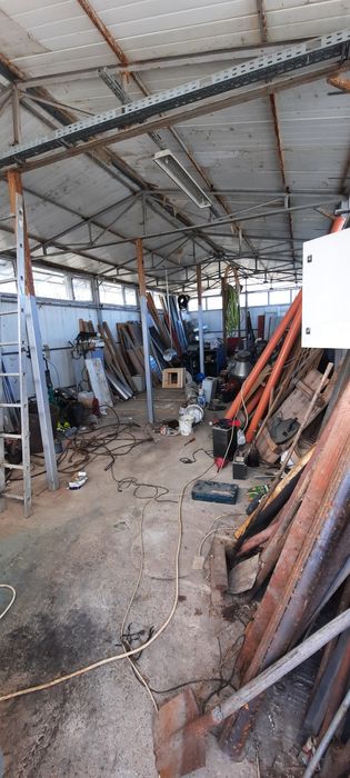 Hala structura metalica cu panouri sandwich geam termopan