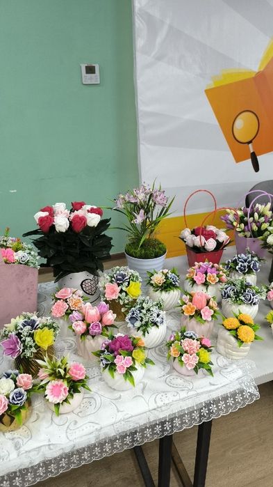 Sovungullar va zargarlik buyumlari sotiladi.