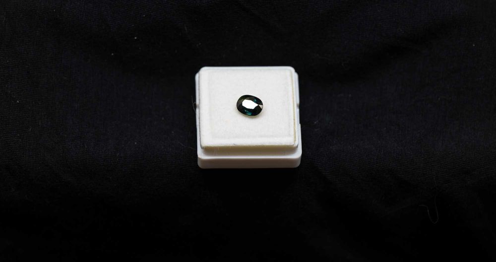 Натурален 1.32кт синьо-зелен Сапфир с IF чистота