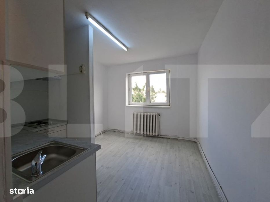 Garsoniera luminoasa cu bucatarie mobilata, renovata, zona Simeria