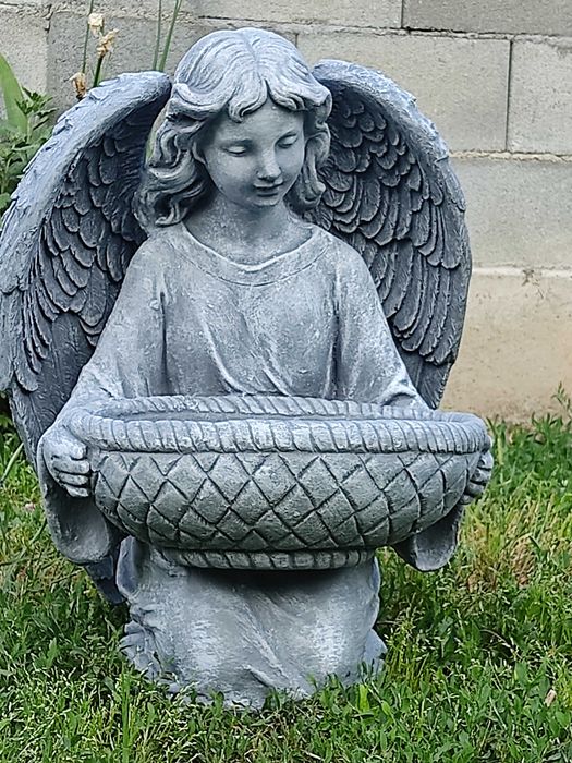 Фонтан-кашпа от вибробетон "Ангелче"
