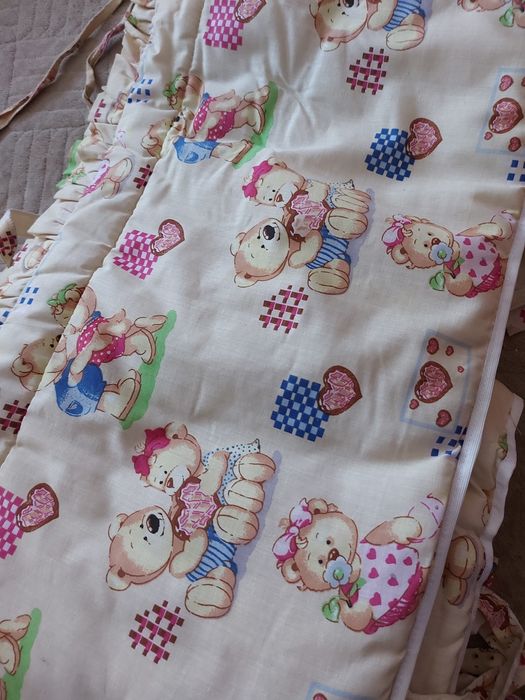 Продам кроватку с бортиками.