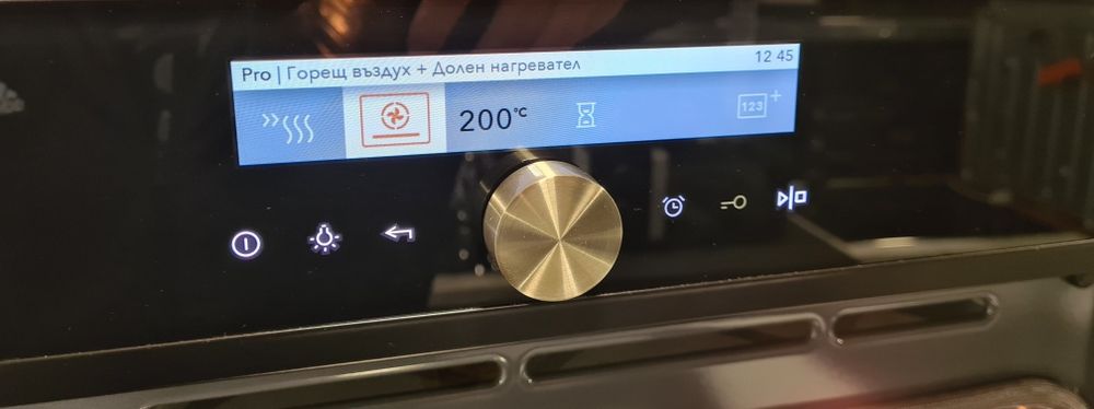 Фурна за вграждане Gorenje + TFT дисплей  Пиролиза  А+
