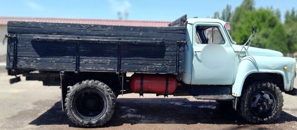 Газ 52 на ходу   .