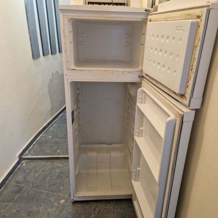 Хладилник с  фризер Беко