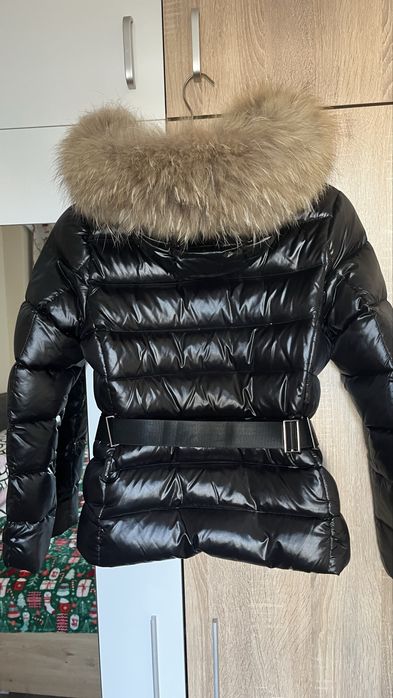 Яке Monclear с гъши пух и яка с естествен косъм