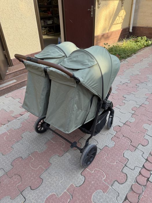 Коляска для двойни