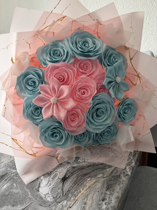 Buchet trandafiri satin 150 de lei