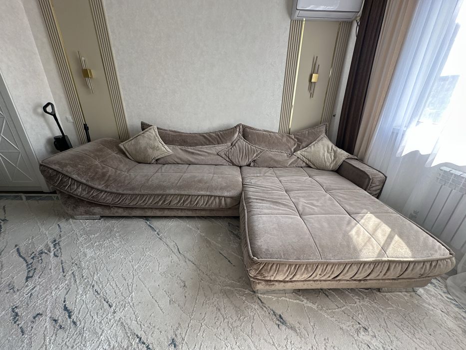Угловой диван Срочно продается