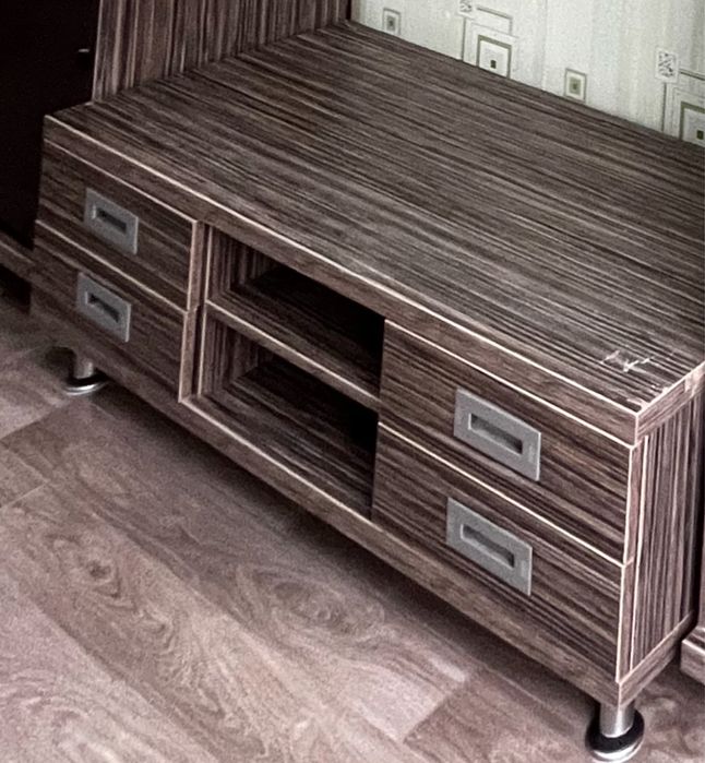 Продам тумбу под тв и пенал