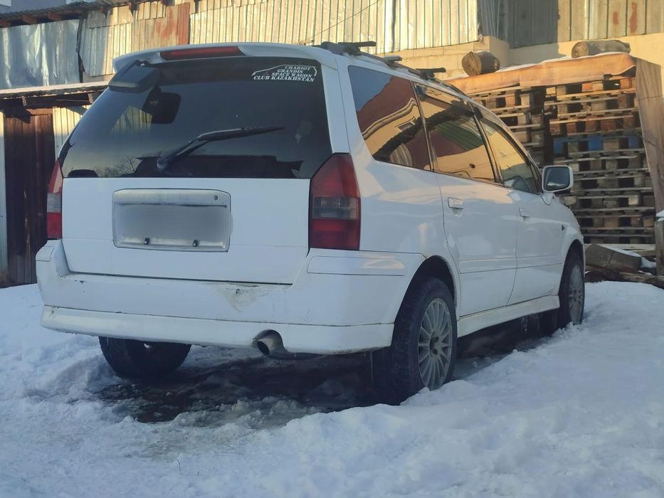 Митсубиси шариод грандис