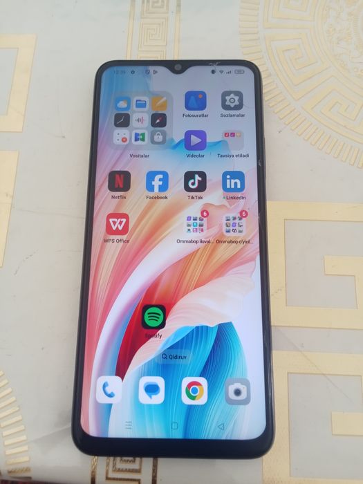 Телефон OPPO 18 зур