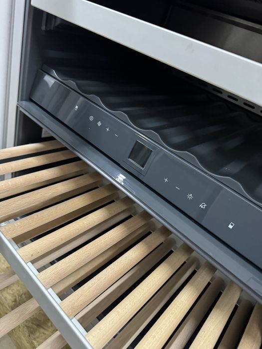 Витрина/охладител за вино Gaggenau A+++  Безупречна Germany ГАРАНЦИЯ