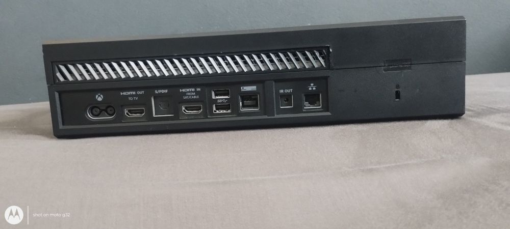 Vând xbox one   !