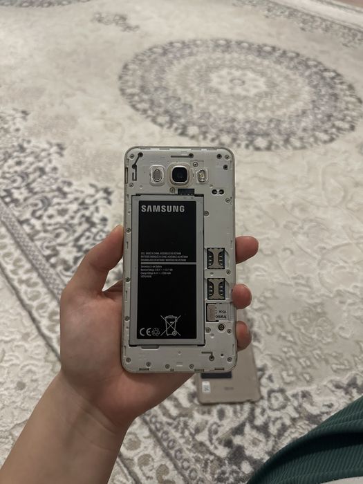 Самсунг J7 2016года