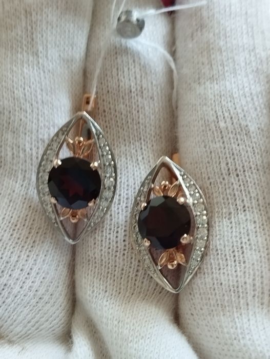 Руски златни обеци с гранати