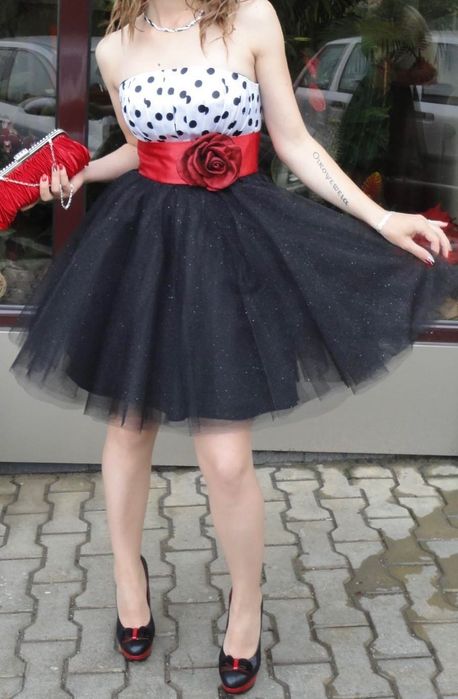 Къса официална рокля