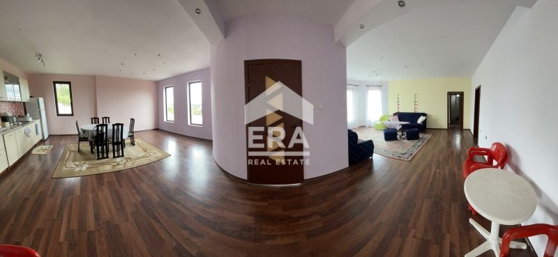Ексклузивна, едноетажна, обзаведена къща за продажба, с веранда и двор